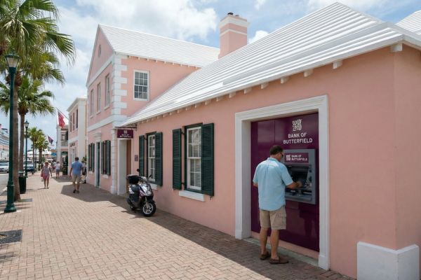 Pinnen en betalen in Bermuda