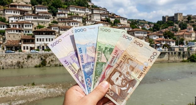 Albanese lek ALL biljetten